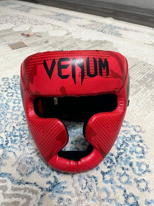 Продам два защитных шлема VENUM в отличном состоянии.