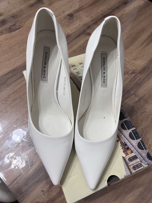 Белые дакированные туфли 38 р