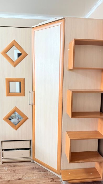 Продам шкаф угловой