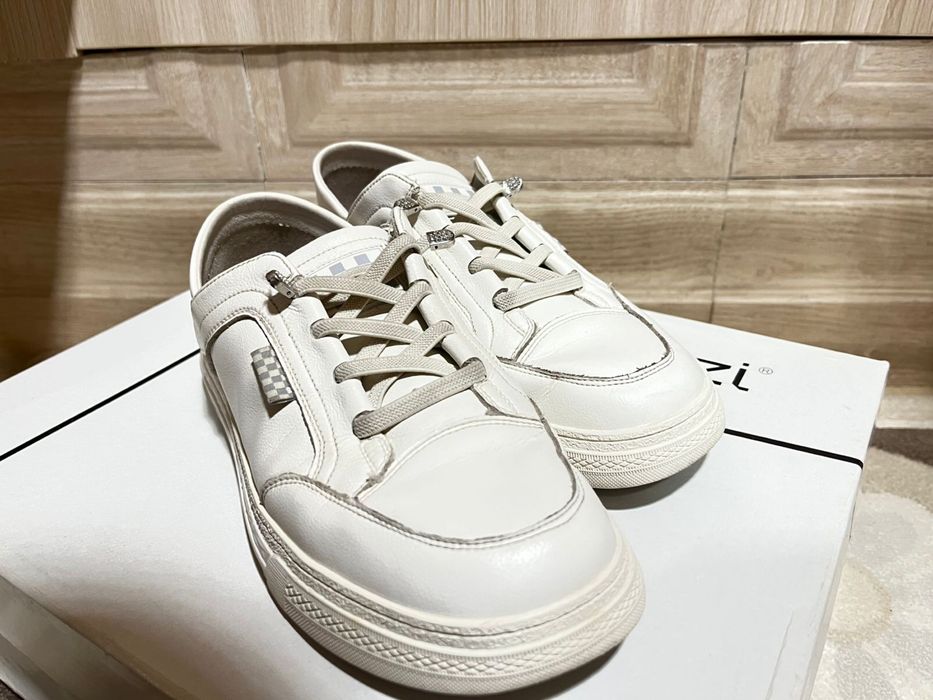 Аяк киім сатылады