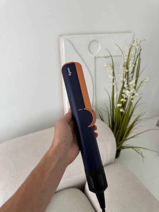 Выпрямитель для волос от Dyson