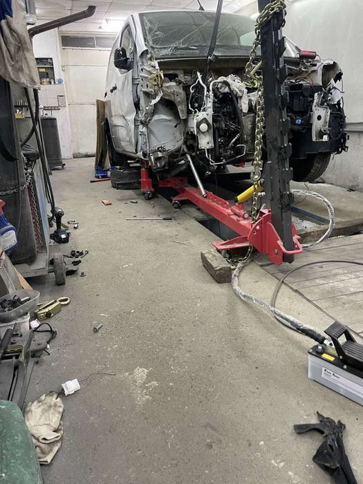 Стенд за разпъване на автомобили