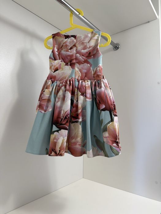 Прекрасна лятна рокля от Точици- размер 4-6г