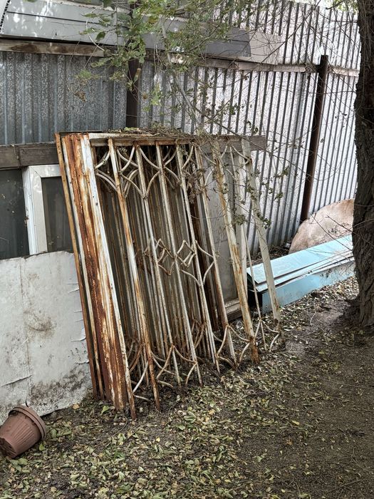 Продам железные решетки
