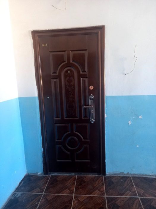 Orayliq bazarg'a jaqin jerde jay satiladi.