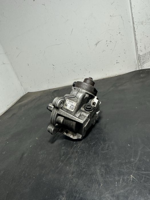 Pompa injectie BMW Seria 5 F10 F11 520d N47 2.0 diesel 7810696