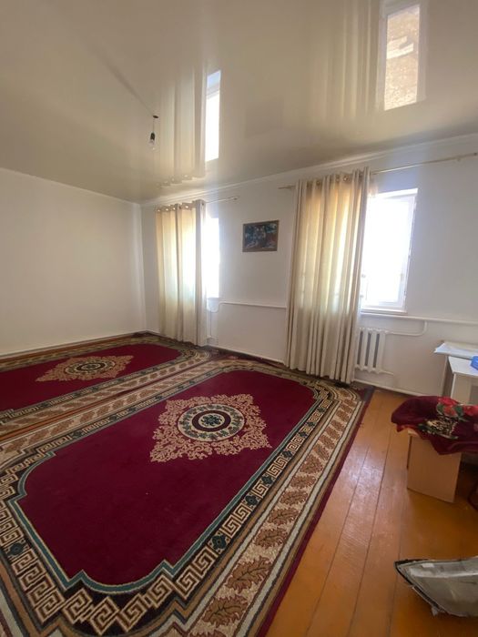 Үй сатылады дачада.