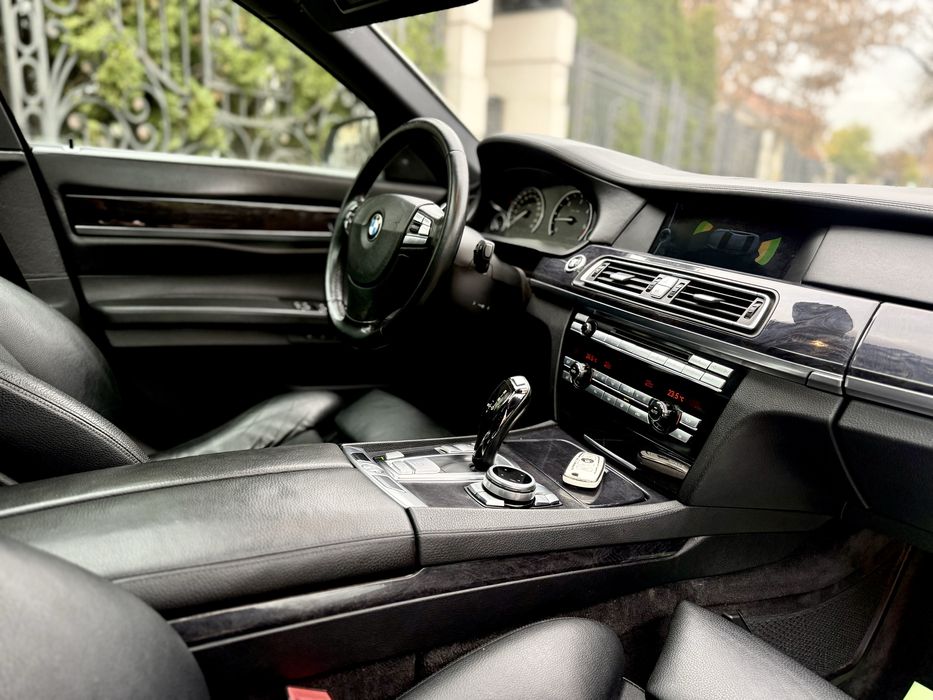 • Bmw Seria 7 F01 740D 2010 / Alb Perlat / Soft close / Parc Auto Rate