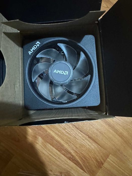 AMD Ryzen 3 3200G + AMD Wraith Prism RGB