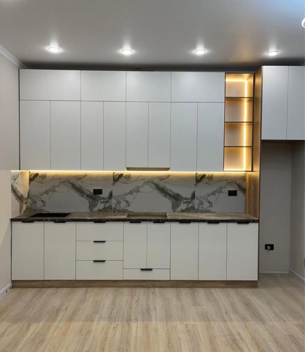 Кухонный . Шкаф . Прихожий