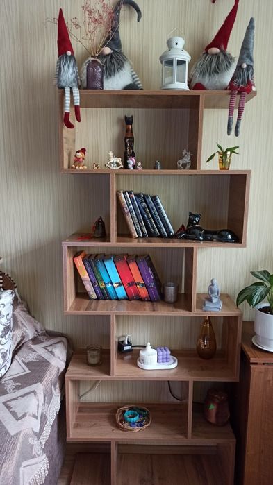 Продается Книжный стеллаж