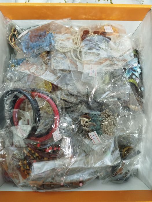 Продам бижутерию. Много вариантов