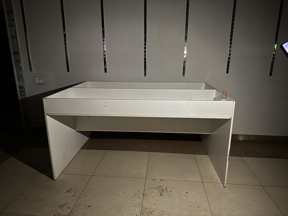 Оборудование для магазина одежды