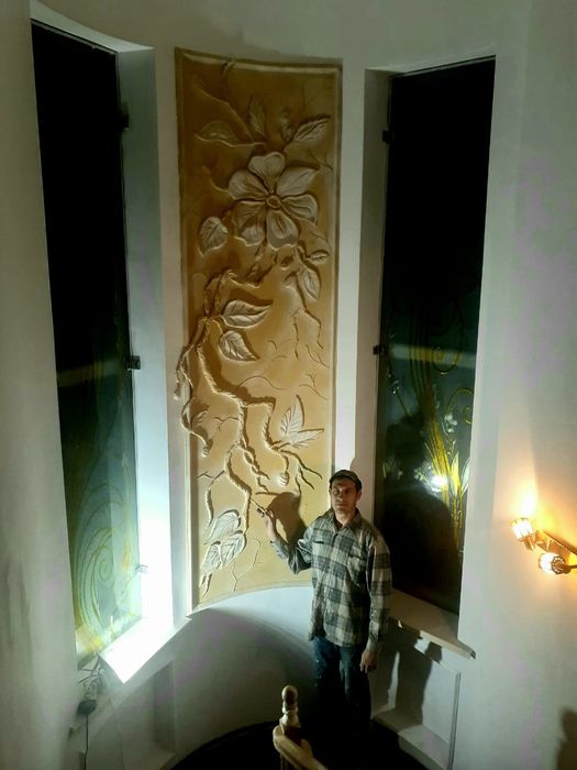 Барельеф,  художник в Алматы.