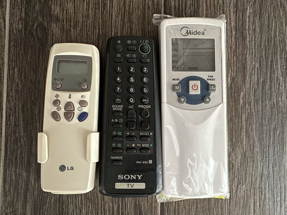 Продам оригинальные пульты для техники все на фото цены по запросу