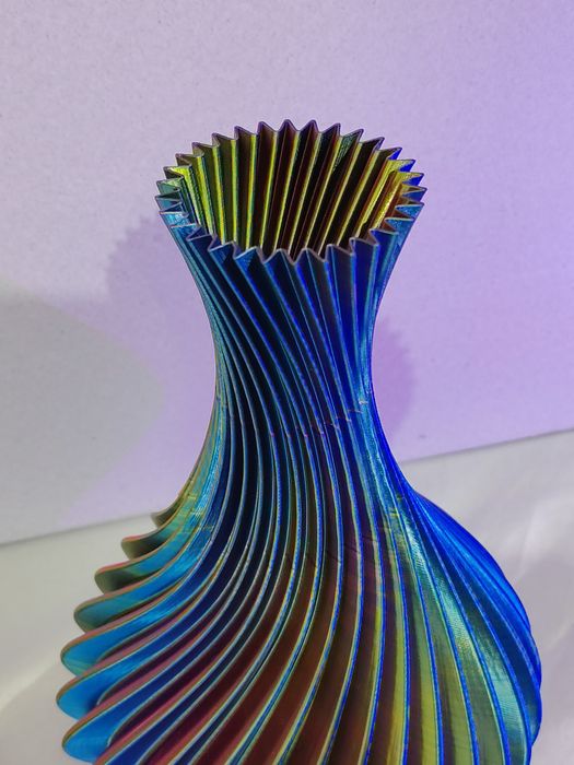 Spiral simon uy uchun  sun'iy gul qo'yadigan plastmas vaza