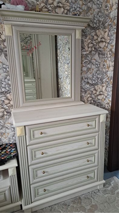 Спальный гарнитур продам