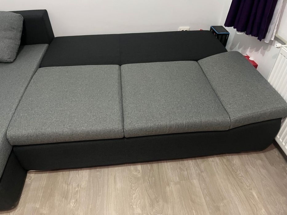 Vând colțar de stânga în stare foarte bună