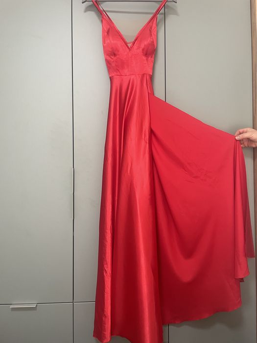 Дамска рокля от сатен