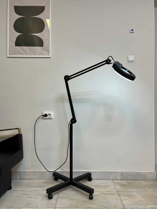 Tattoo / canapea / suport / lampă.