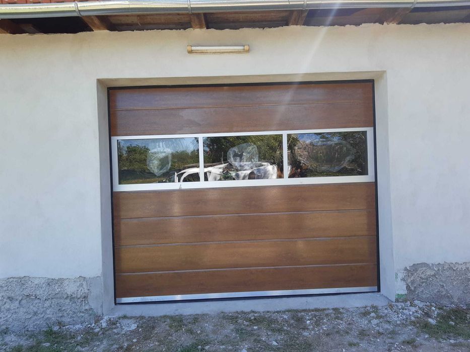 Usi de garaj cu motor