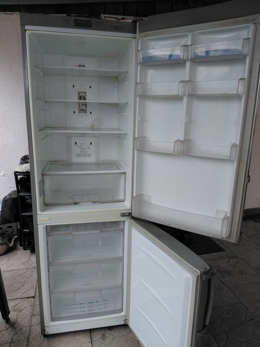 Прродаеться холодильник