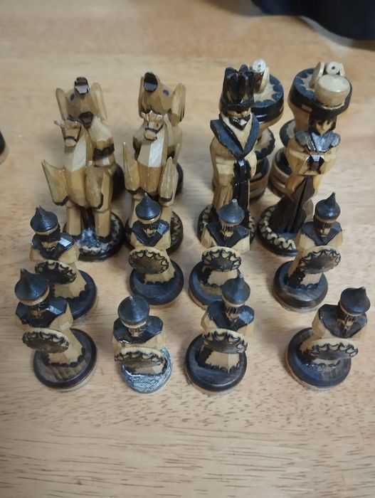 Продам фигурки шахматные