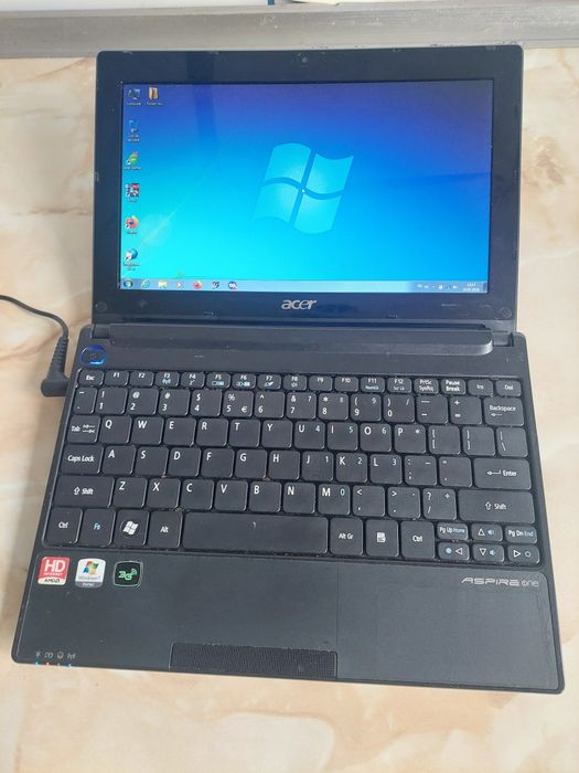 Vând Acer Aspire One 522 [nu ține bateria] + încărcător //poze reale