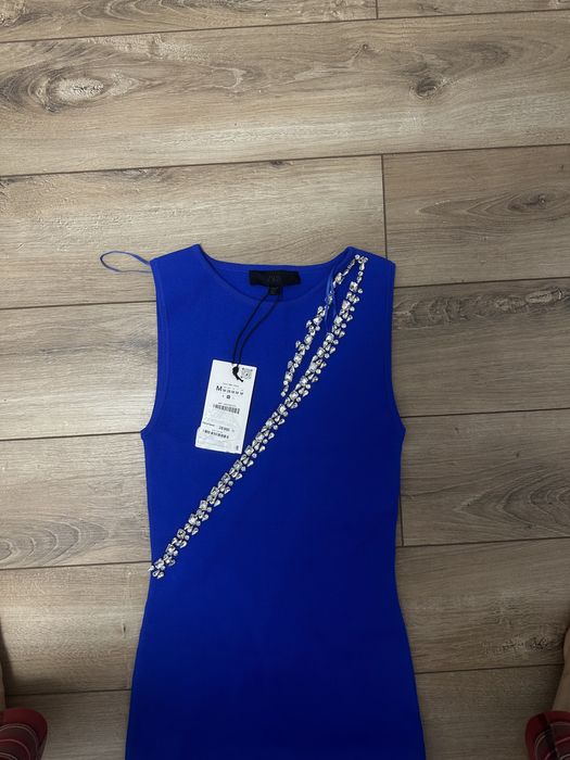 Платье с зары, одето 0 раз.