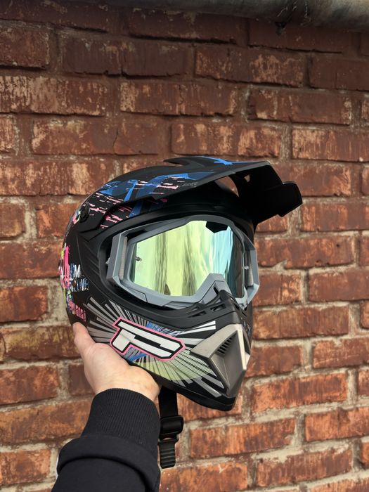 Продам  мотошлем+очки