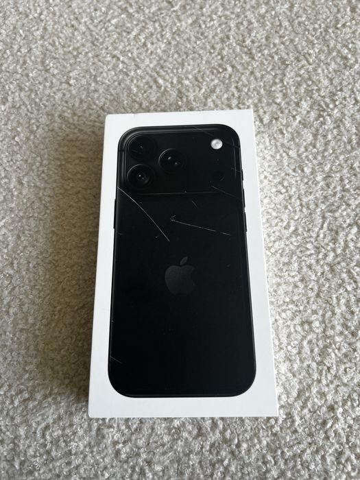 Чисто нов Iphone 18 pro 256