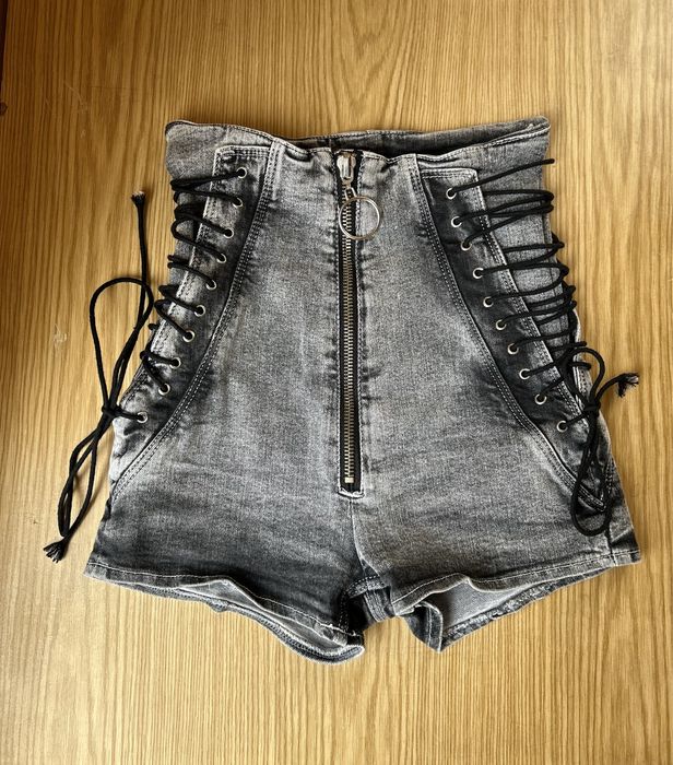 Къси дънкови панталони