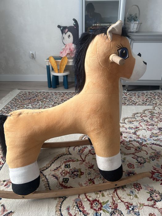 Продам лошадку каталку