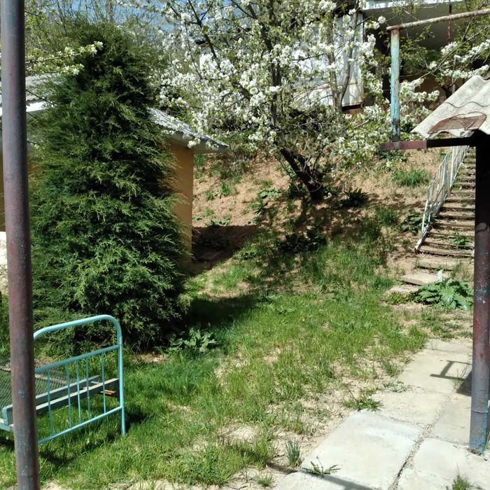 Продается дача 8+30 сот  в горах Хумсан