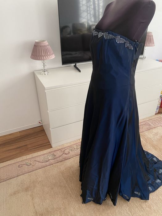 Vand rochie nasa/soacra cu trena , eleganta