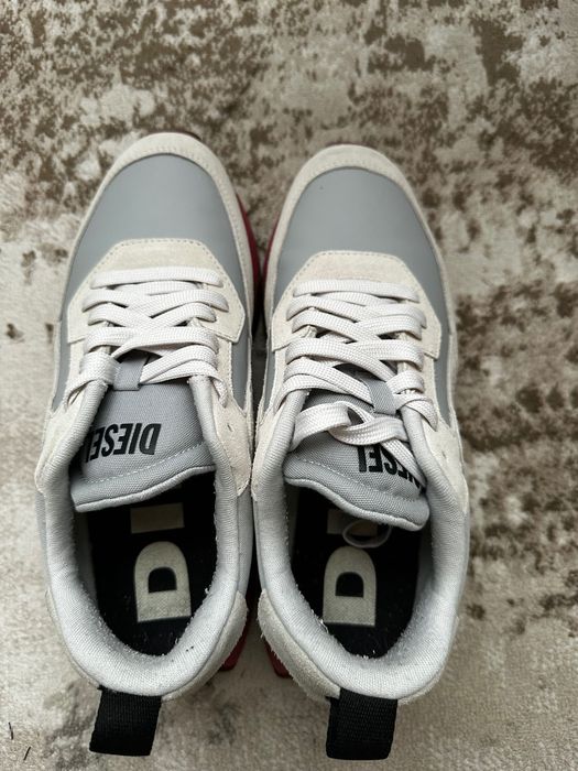 Кроссовки фирмы Diesel