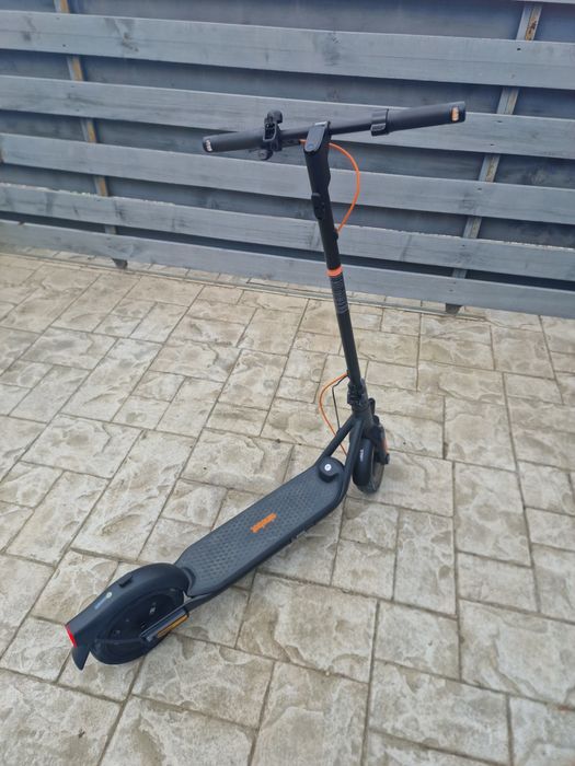 Trotinetă electrică Ninebot F2 Plus