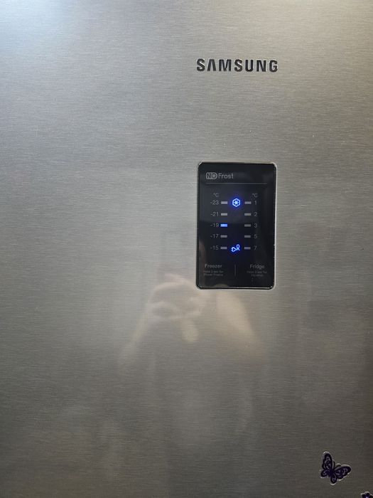 Холодильник Samsung