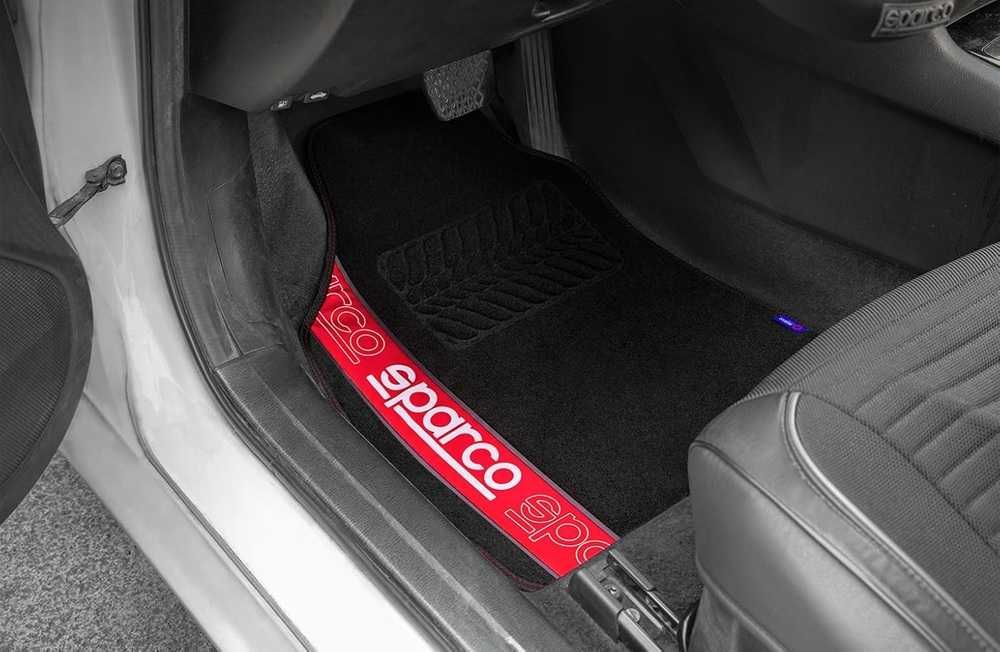 Комплект универсални автомобилни стелки Sparco с Червени кантове.