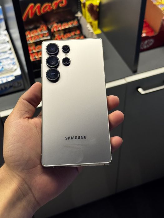 Samsung s25 ultra.