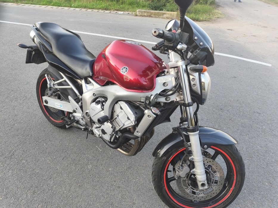 Motocicleta Yamaha FZ6 2004