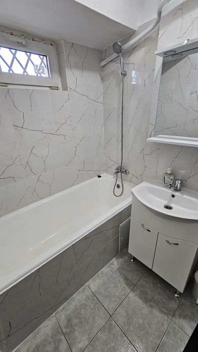Inchiriez apartament 3 camere