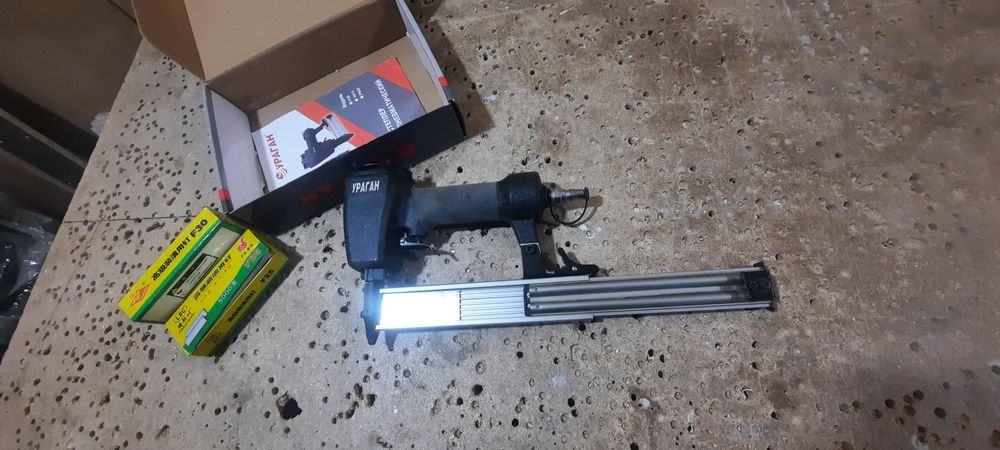Продам пистолет степлер для гвозьди
