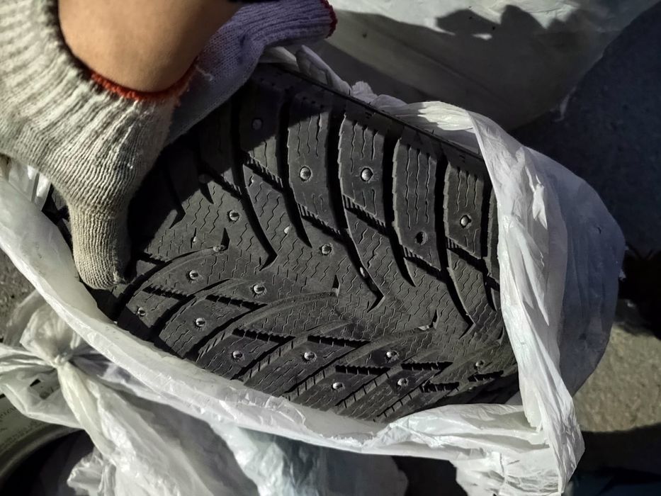 Продам комплект зимних шин