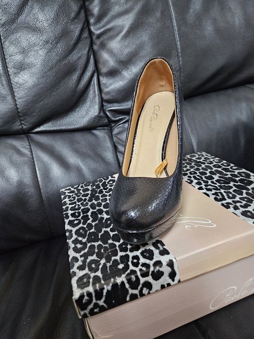 Дамски обувки с висок ток