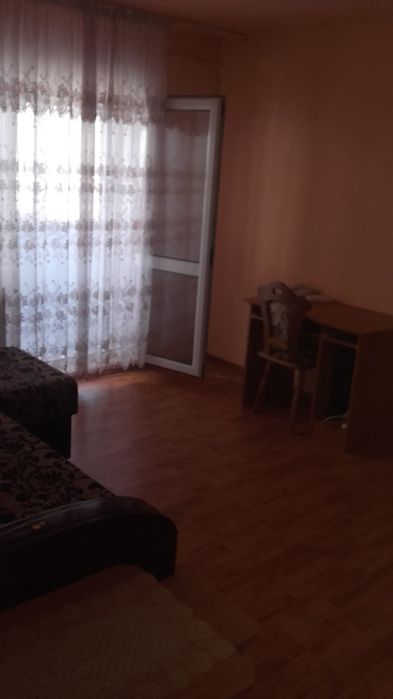 Închiriez apartament 2 camere :aer condiționat, centrala proprie