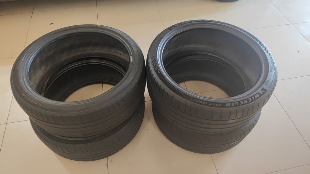 225/40/19- 255/35/19