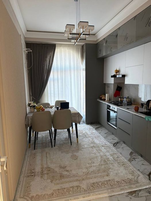 Taxtapul Malika bozor oldida 70 kv 2 xona