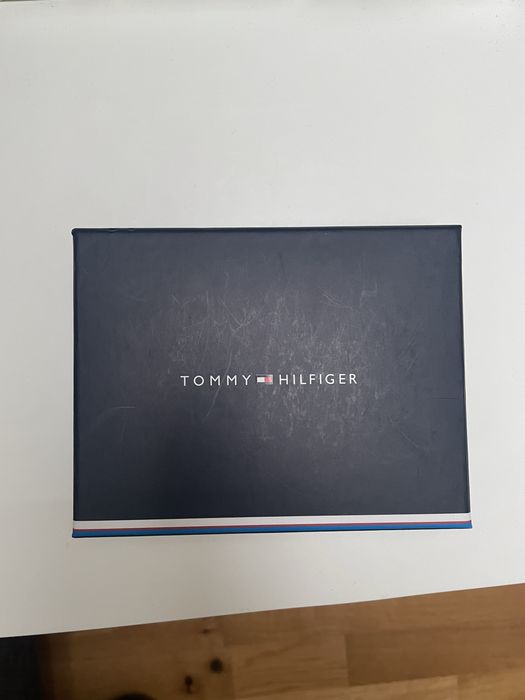 Portofel Tommy Hilfiger piele naturala!oiginal!!!nou!