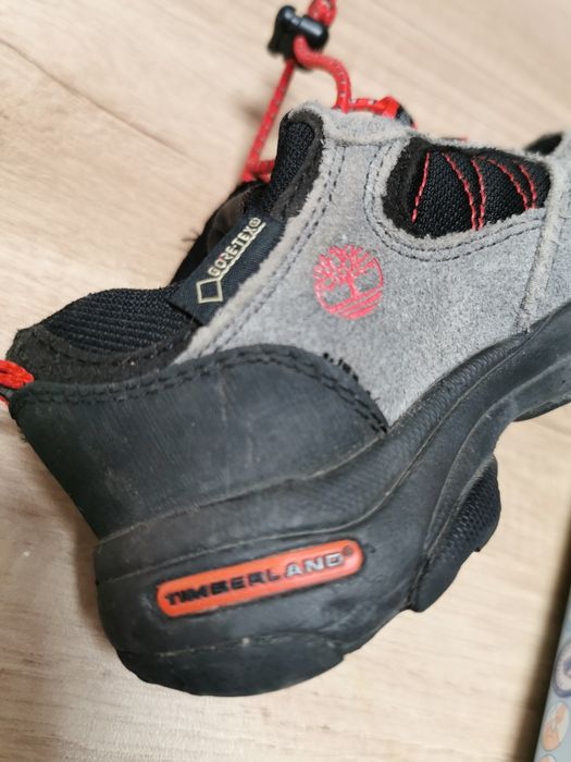 Adidași  copii Timberland  Gore-tex marimea 25